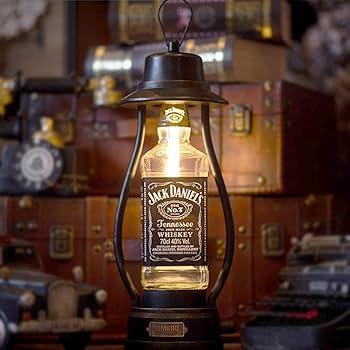 LEDで光る酒瓶のランタン 空いた酒瓶がホヤになる！？酒好き必見のLEDランタン | キャンプ